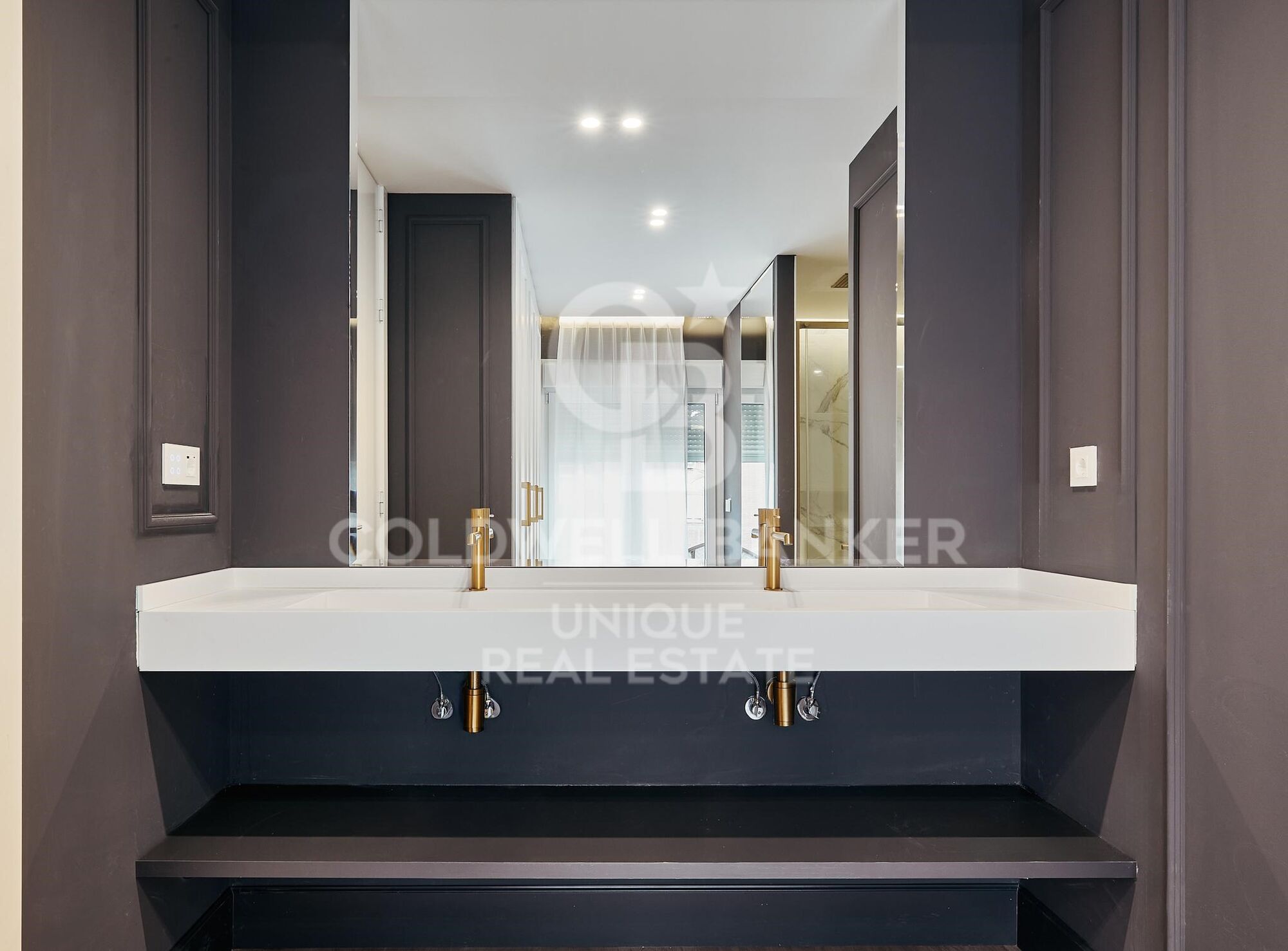 Exclusive renovated 5-bedroom exterior flat in Castellana, Madrid