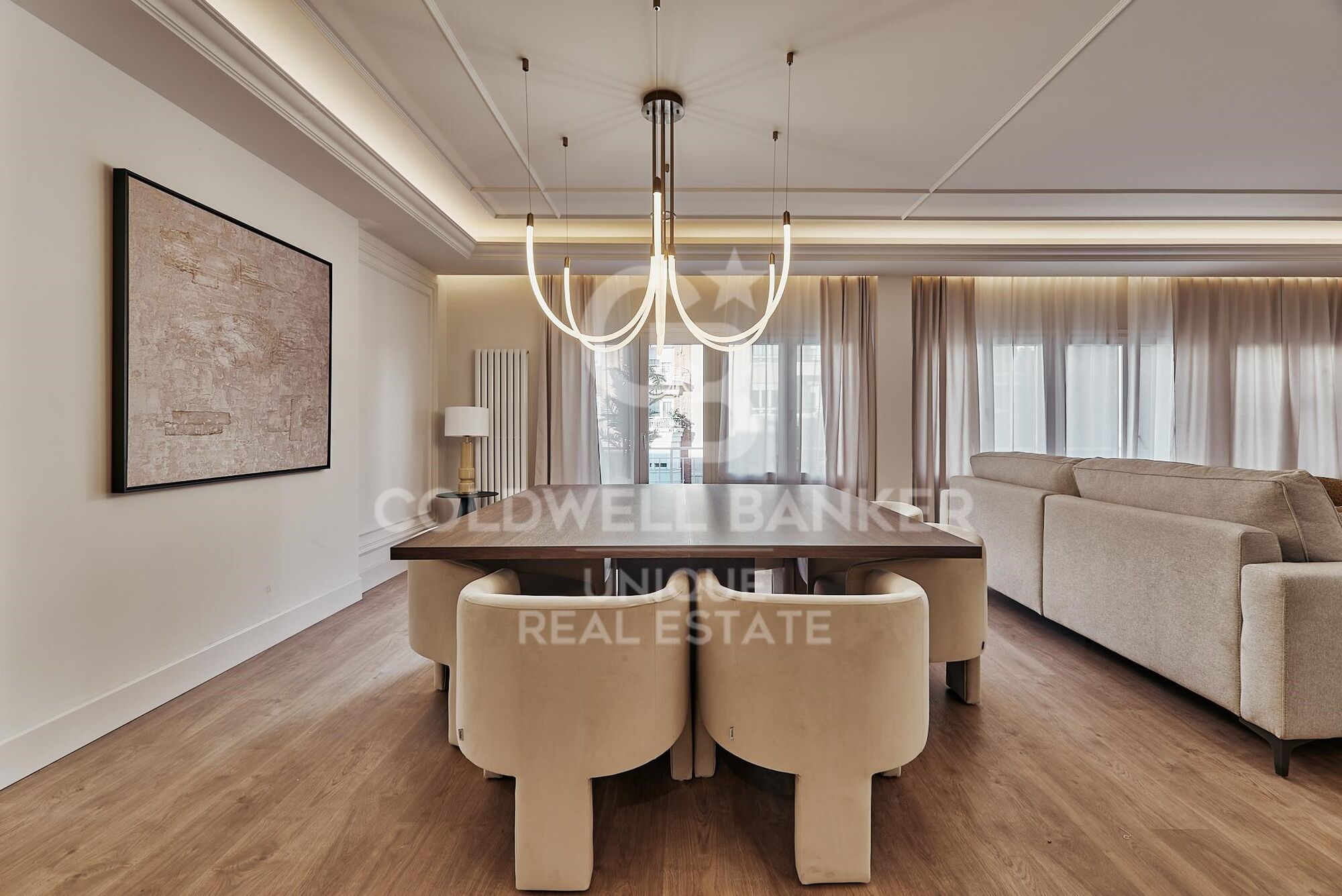 Exclusive renovated 5-bedroom exterior flat in Castellana, Madrid