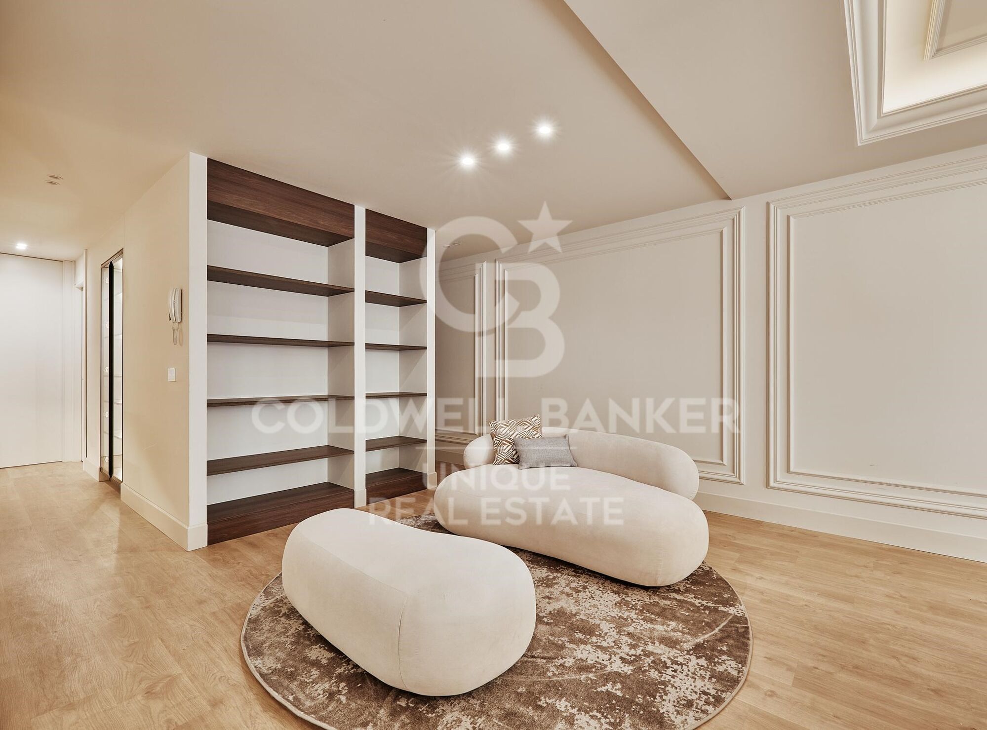 Exclusive renovated 5-bedroom exterior flat in Castellana, Madrid