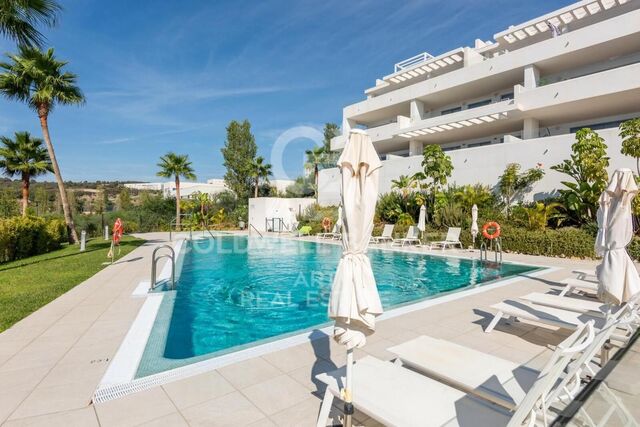 Erdgeschosswohnung mit Terrasse und teilweisem Meerblick, Estepona Ost