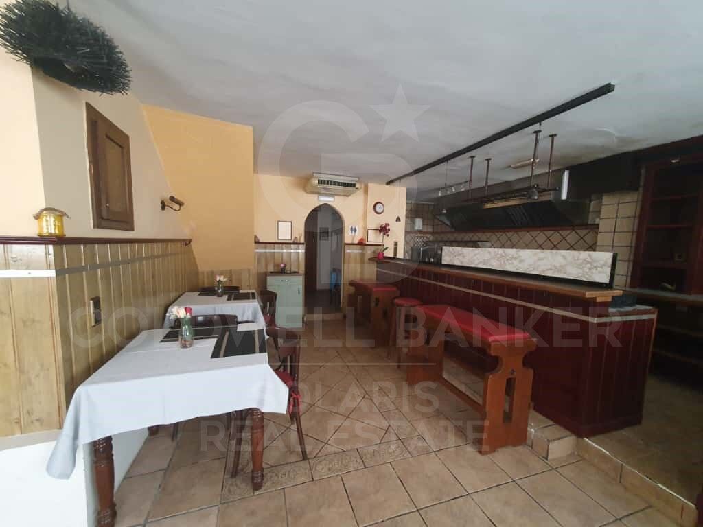 Gran Oportunidad de Inversión: Casa Adosada con Encanto en el Casco Antiguo de Calpe