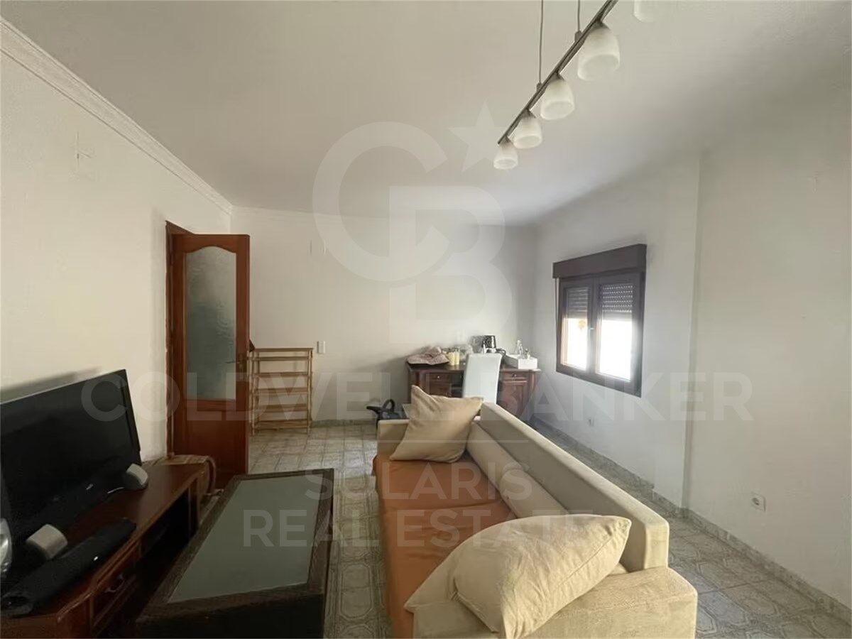 Gran Oportunidad de Inversión: Casa Adosada con Encanto en el Casco Antiguo de Calpe