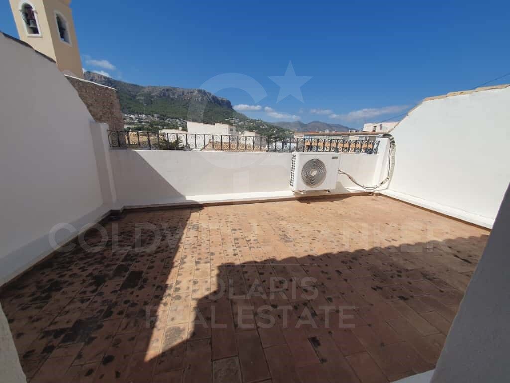 Gran Oportunidad de Inversión: Casa Adosada con Encanto en el Casco Antiguo de Calpe