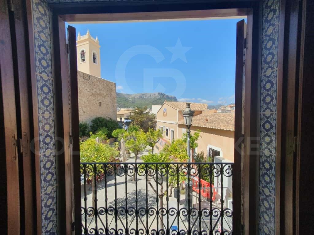 Gran Oportunidad de Inversión: Casa Adosada con Encanto en el Casco Antiguo de Calpe