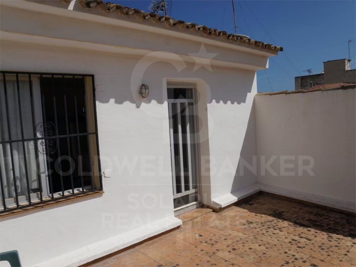 Gran Oportunidad de Inversión: Casa Adosada con Encanto en el Casco Antiguo de Calpe