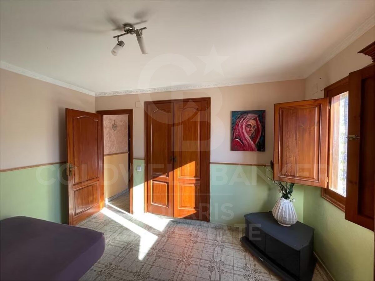 Gran Oportunidad de Inversión: Casa Adosada con Encanto en el Casco Antiguo de Calpe