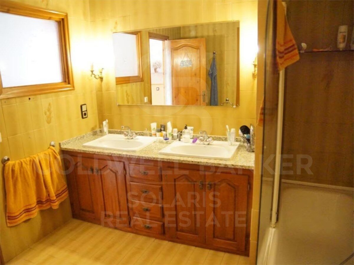 Great Investment Opportunity: Charming Townhouse in the Old Town of Calpe