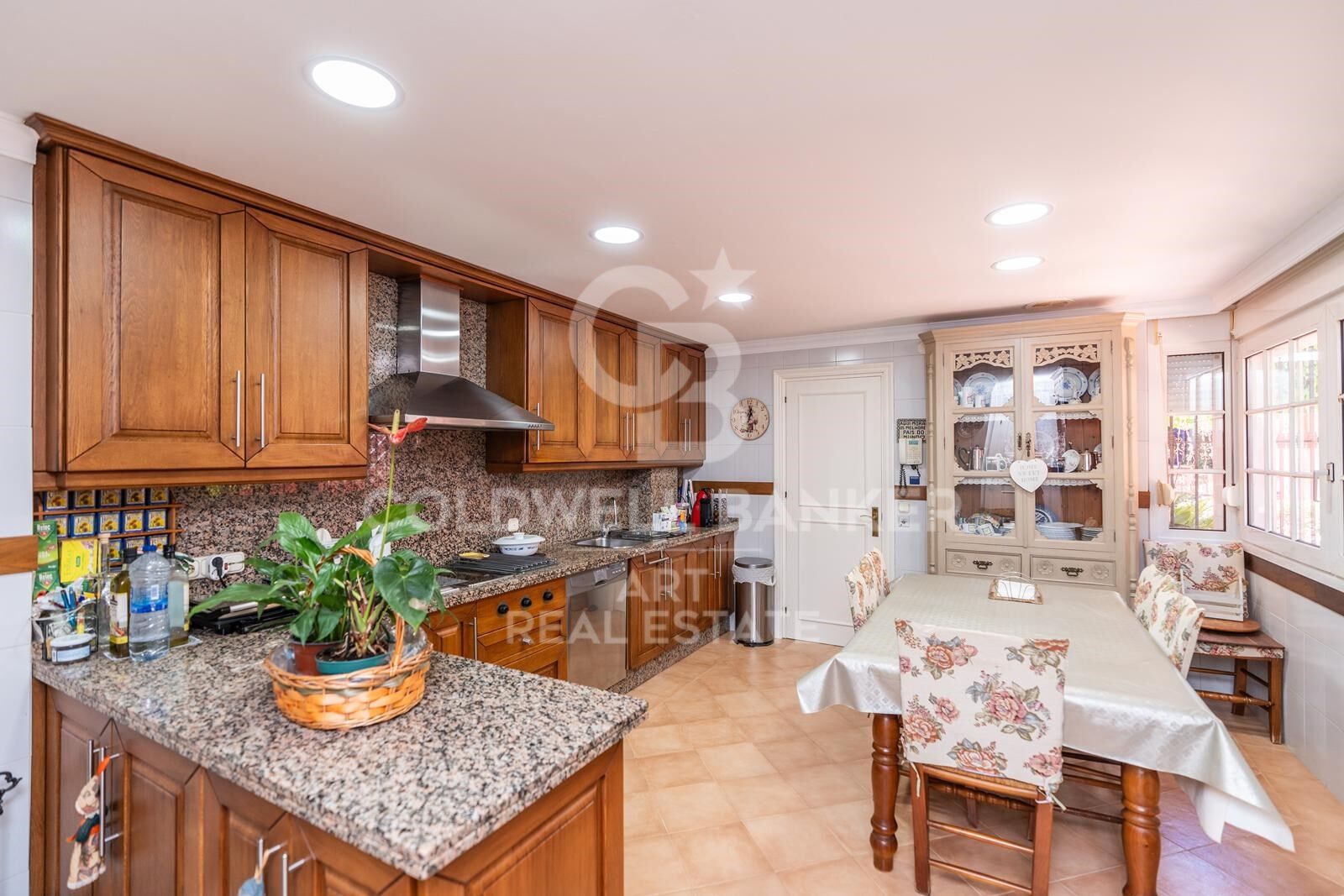 Villa de lujo con vistas panorámicas en Seghers, Estepona