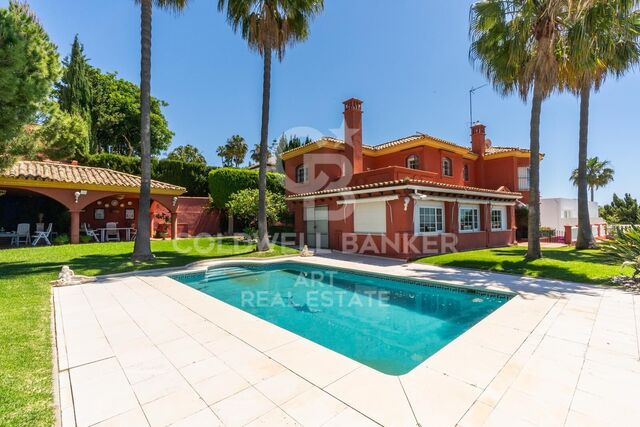 Luxury villa with panoramic sea views in Estepona