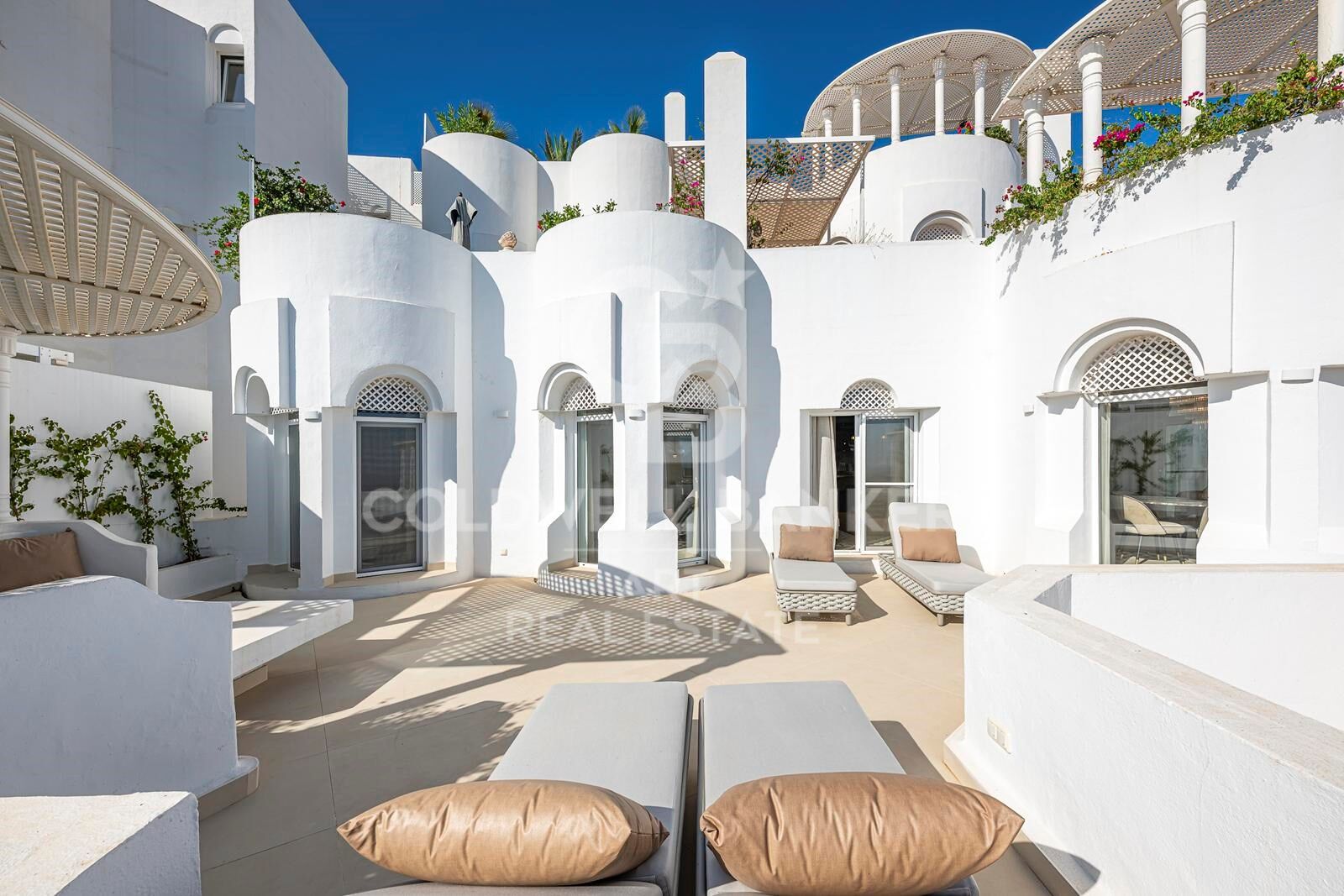 Elegant Coastal Living in Marbella's Golden Mile