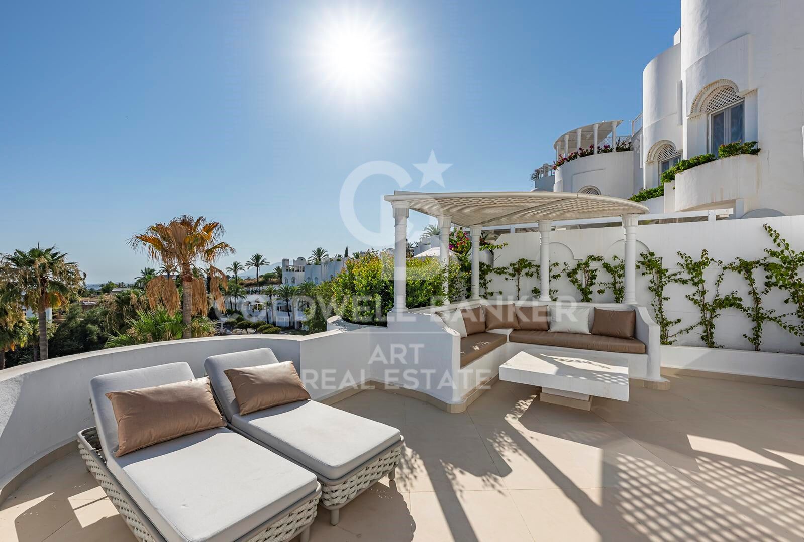 Elegant Coastal Living in Marbella's Golden Mile
