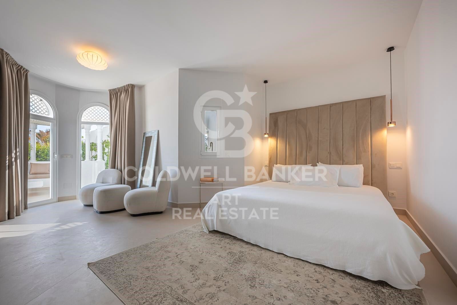 Elegant Coastal Living in Marbella's Golden Mile