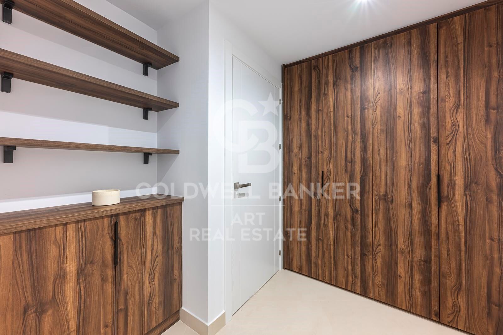 Elegant Coastal Living in Marbella's Golden Mile