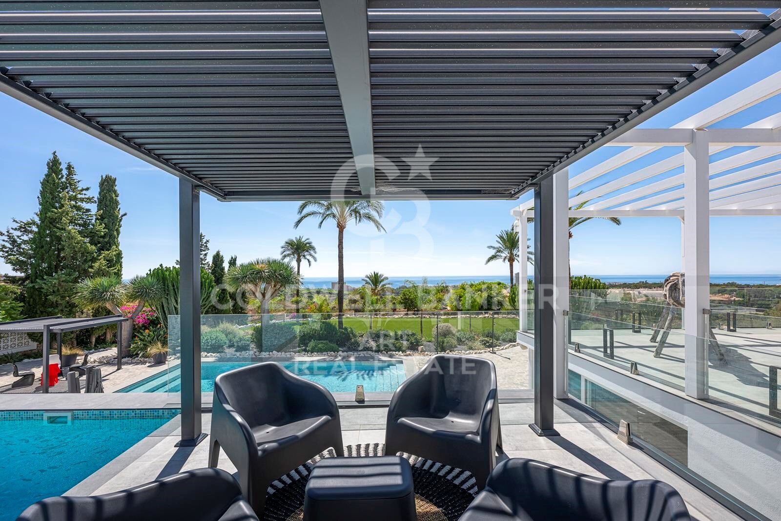 Moderne Mittelmeervilla mit Meerblick in Elviria, Marbella Ost