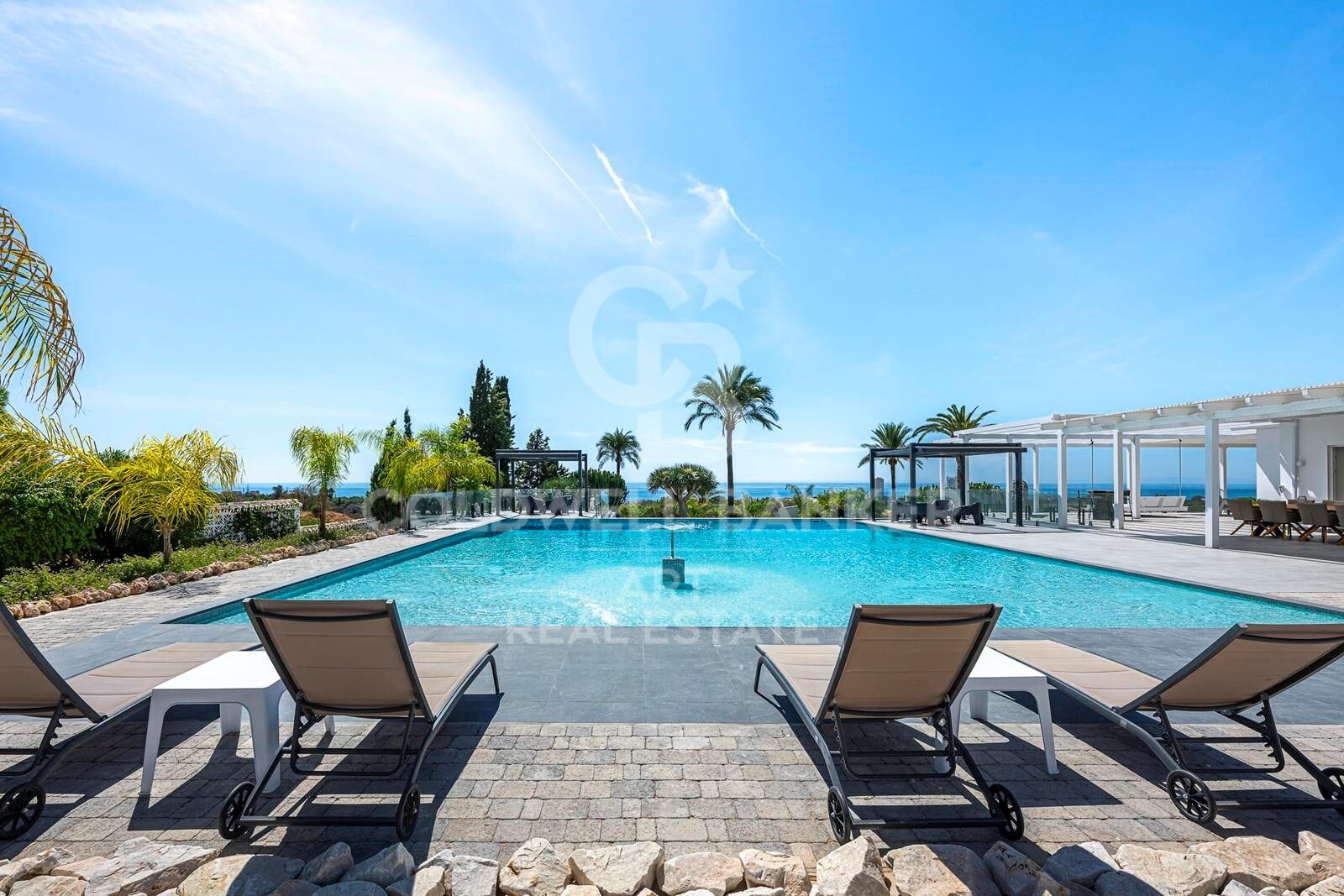 Villa méditerranéenne moderne avec vue sur mer à Elviria, Marbella Est