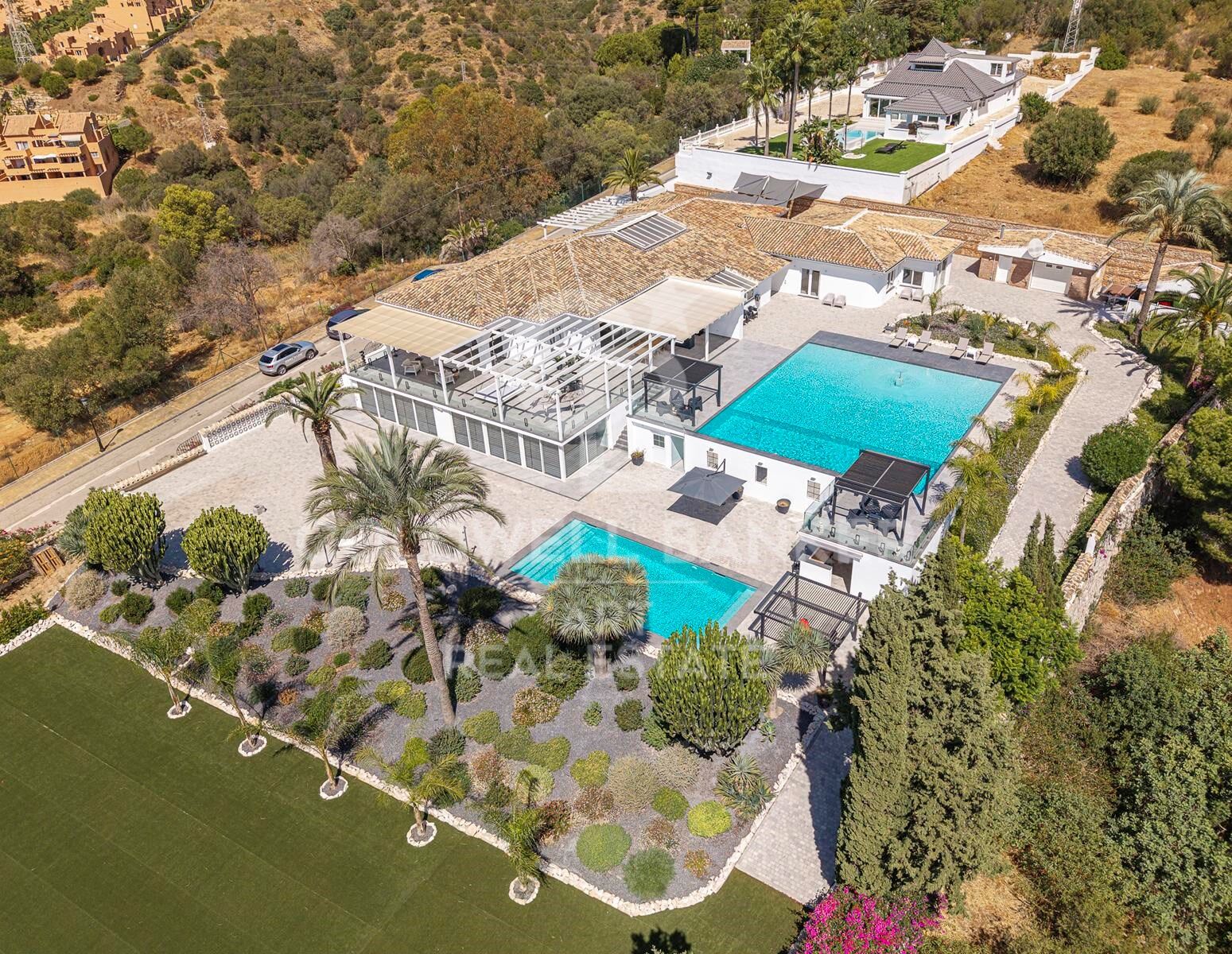 Villa méditerranéenne moderne avec vue sur mer à Elviria, Marbella Est