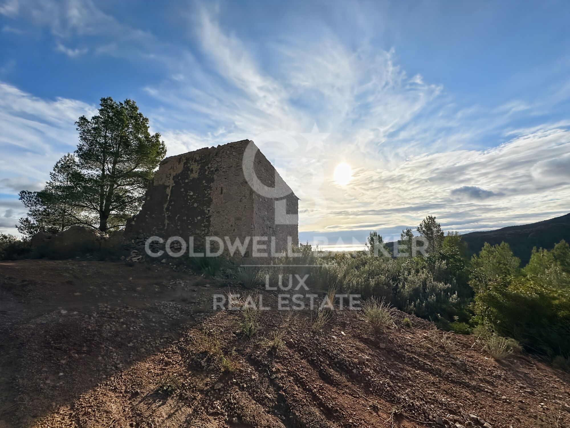 Opportunity in Pratdip, Costa Dorada: estate of almost 28 hectares with a farmhouse dating back to 1900