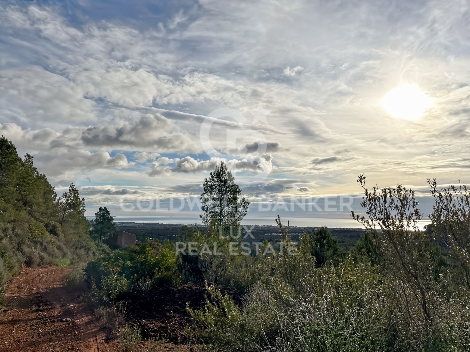 Opportunity in Pratdip, Costa Dorada: estate of almost 28 hectares with a farmhouse dating back to 1900