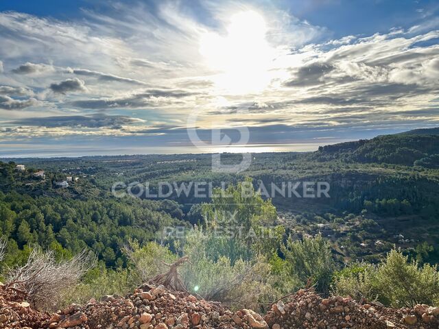 Opportunity in Pratdip, Costa Dorada: estate of almost 28 hectares with a farmhouse dating back to 1900