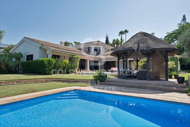 Timeless elegance on the frontline of the New Golden Mile, Estepona