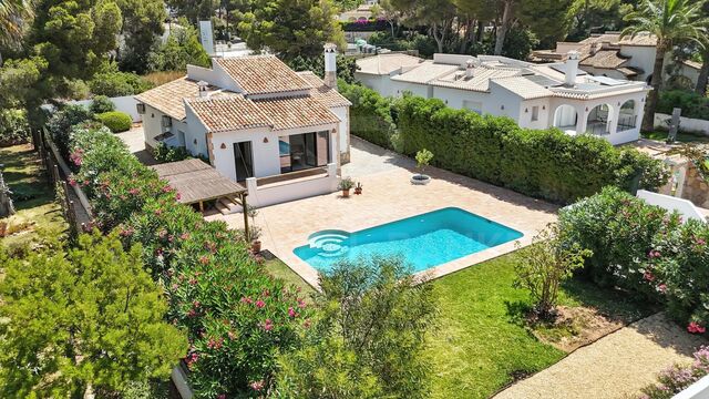 Villa renovada de una sola planta en venta en Jávea - Costa Nova
