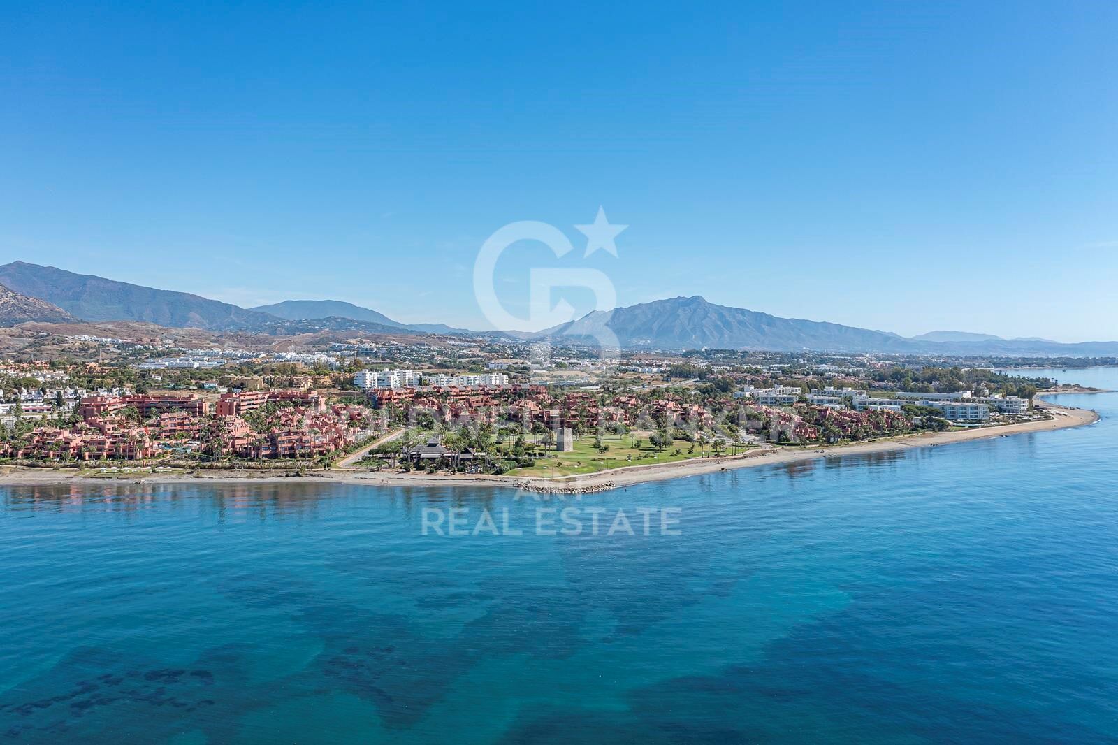 Elegancia junto al mar en Cabo Bermejo, Estepona