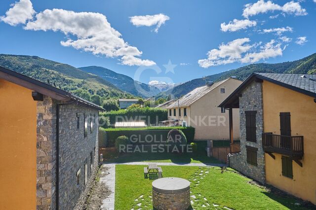 Encantador ático con terraza y vistas en Err.