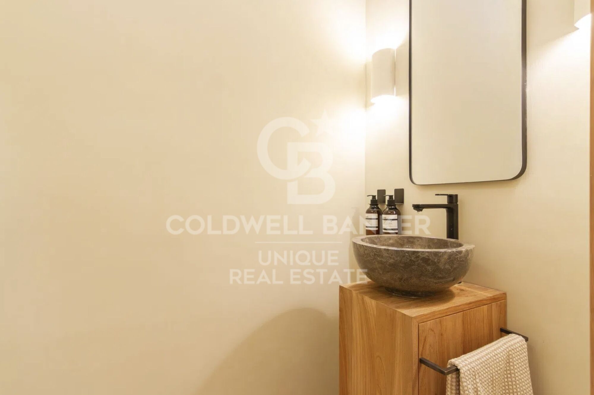 Renovated 2-bedroom flat with terrace in Goya, Madrid