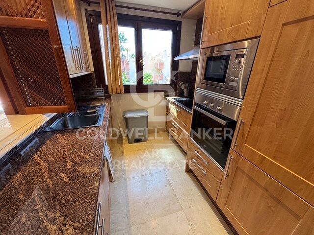 Élégant appartement dans une prestigieuse résidence balnéaire, New Golden Mile, Estepona