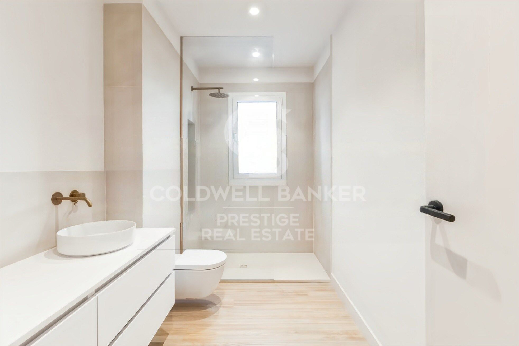 Geräumige Wohnung mit Terrasse und optionalem Parkplatz. Sarria - Sant Gervasi, Barcelona