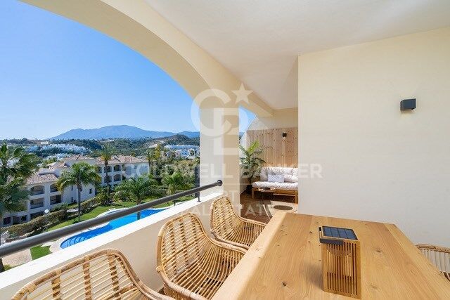Bright apartment with mountain views and pool - Estepona