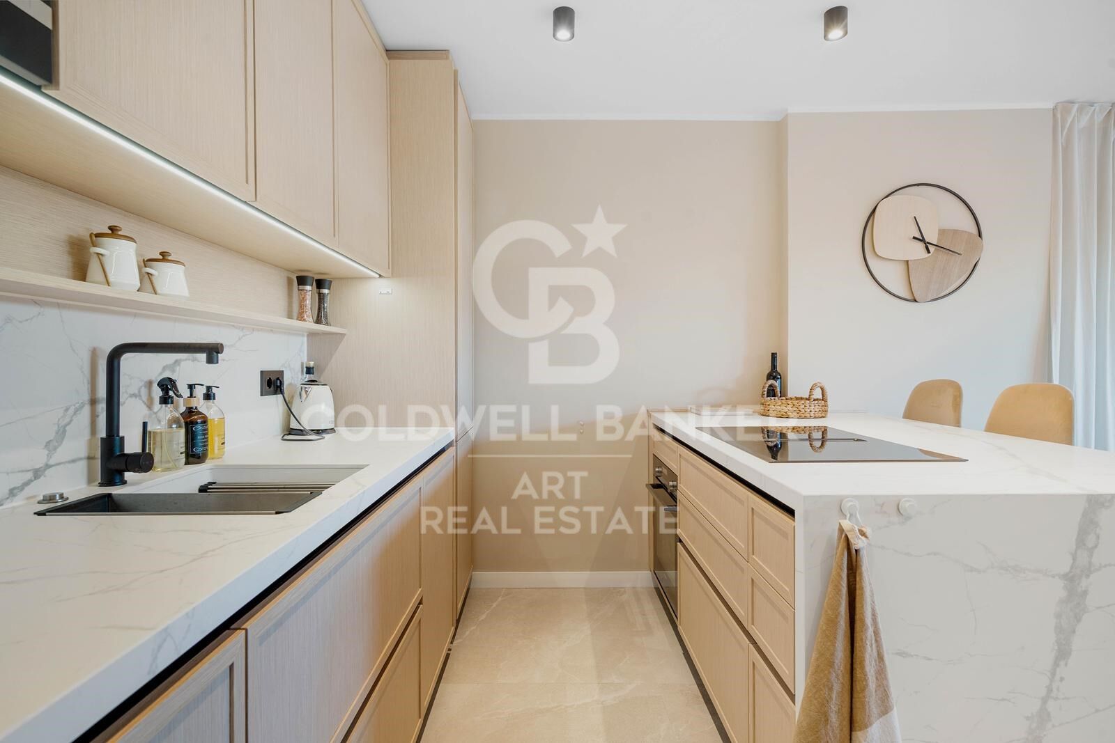 Skandinavische eleganz im Herzen von Nueva Andalucía, Marbella