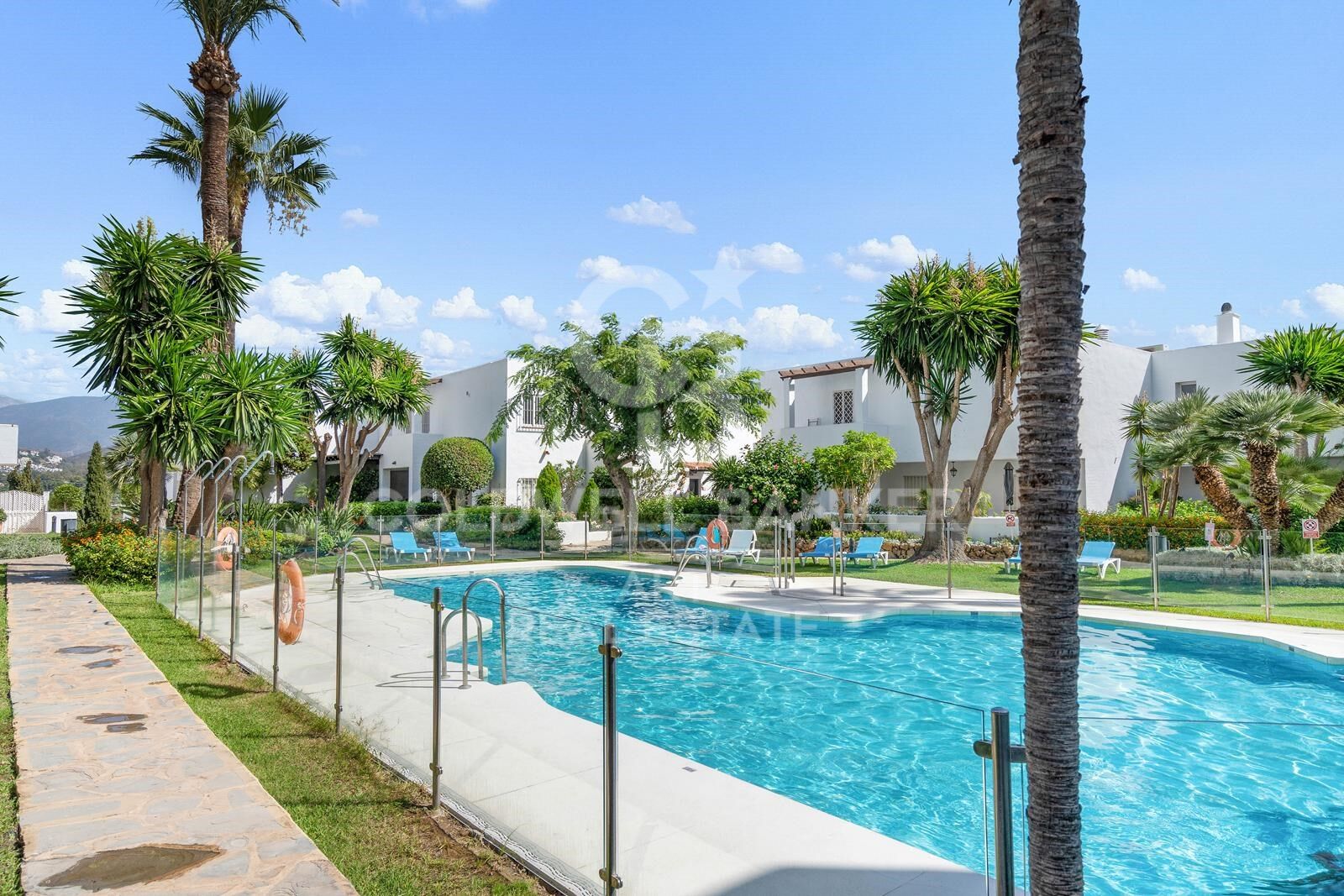 Skandinavische eleganz im Herzen von Nueva Andalucía, Marbella