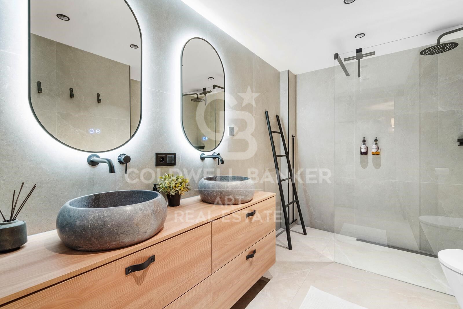 Skandinavische eleganz im Herzen von Nueva Andalucía, Marbella