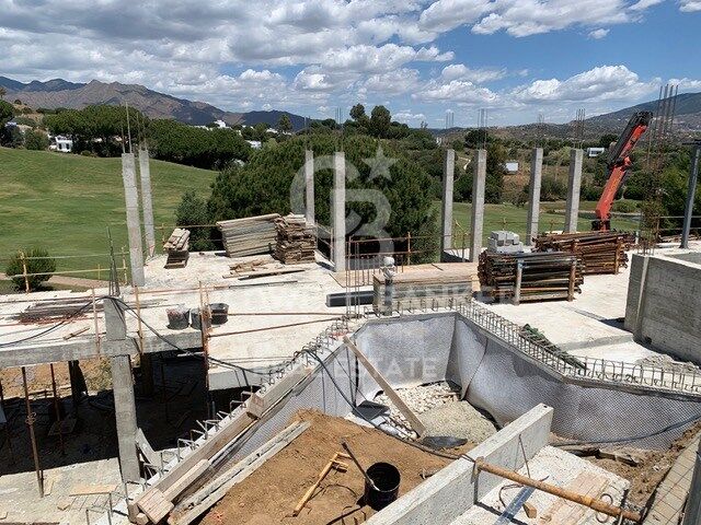 Customizable frontline golf villa in La Cala Golf Resort, Mijas, Costa del Sol