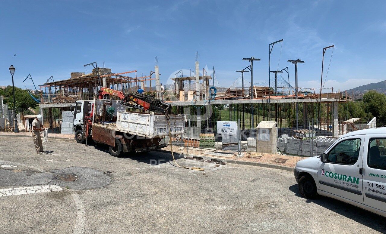 Customizable frontline golf villa in La Cala Golf Resort, Mijas, Costa del Sol