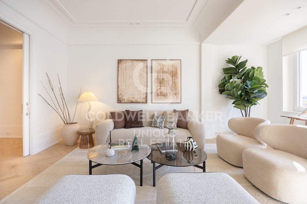 Renovated 4-bedroom apartment with luxury finishes in Lista, Madrid