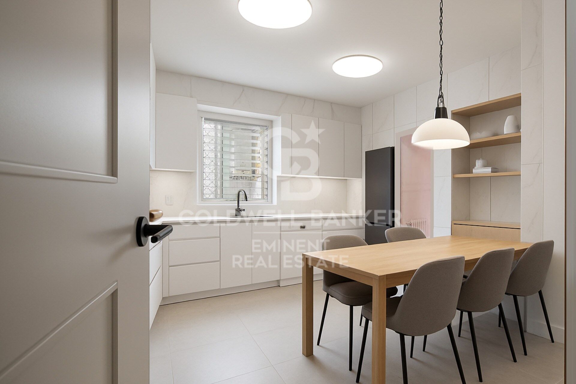 Ático de 188m² con terraza de 80m² en venta , para reformar en Les Corts