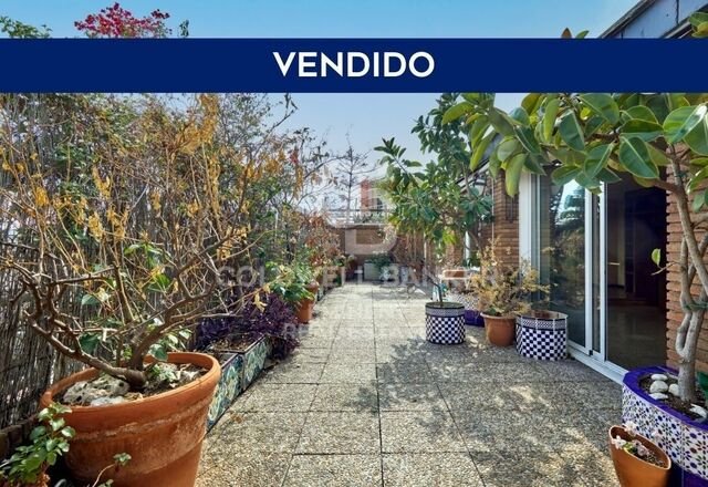 Ático de 188m² con terraza de 80m² en venta , para reformar en Les Corts