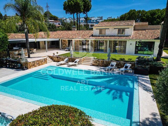 Villa d'exception sur un grand terrain à Río Real, Marbella Est