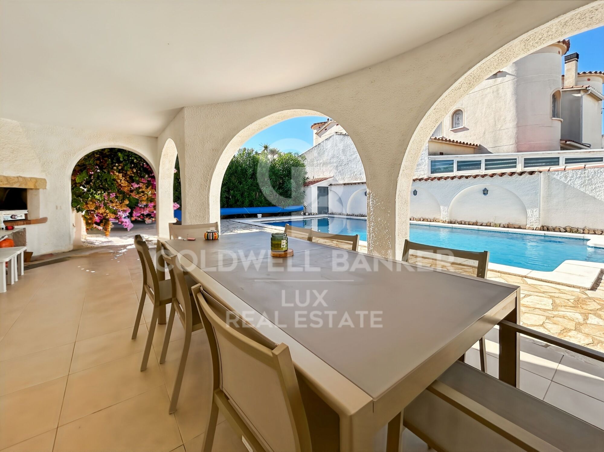 Casa con garaje y estudio independiente en Empuriabrava