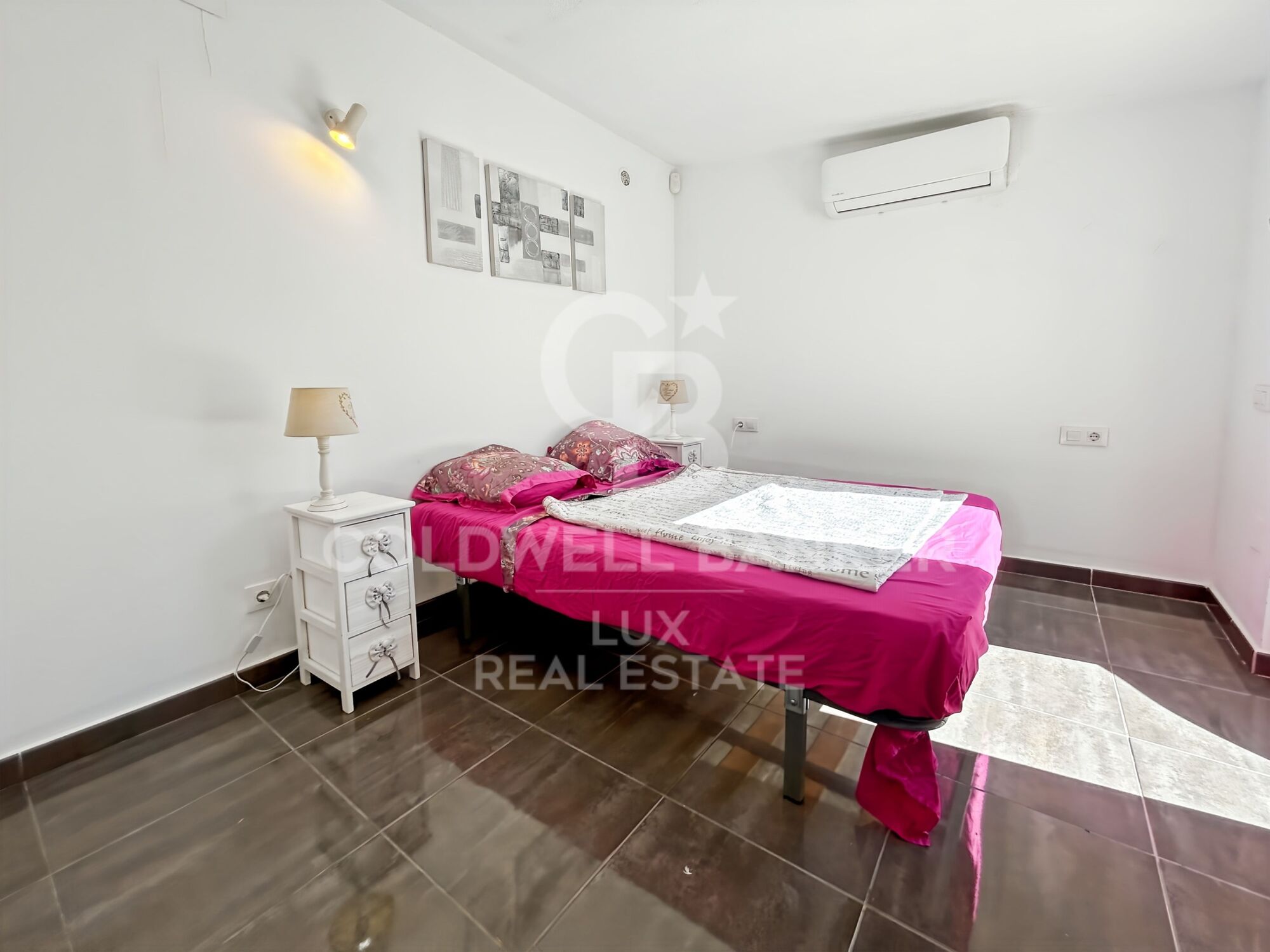 Casa con garaje y estudio independiente en Empuriabrava