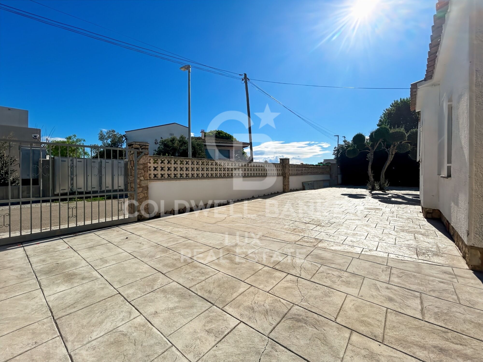 Casa con garaje y estudio independiente en Empuriabrava