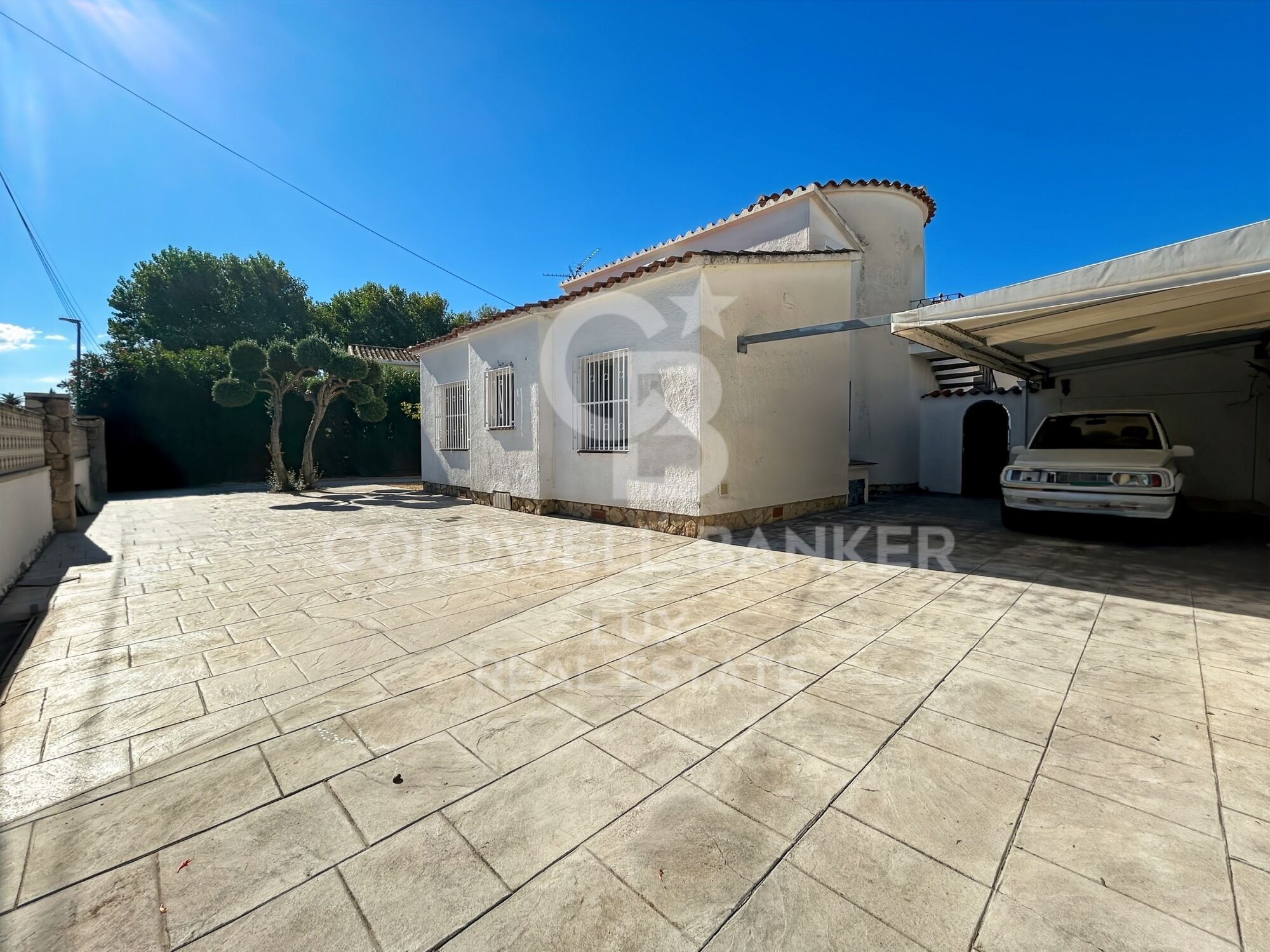 Casa con garaje y estudio independiente en Empuriabrava