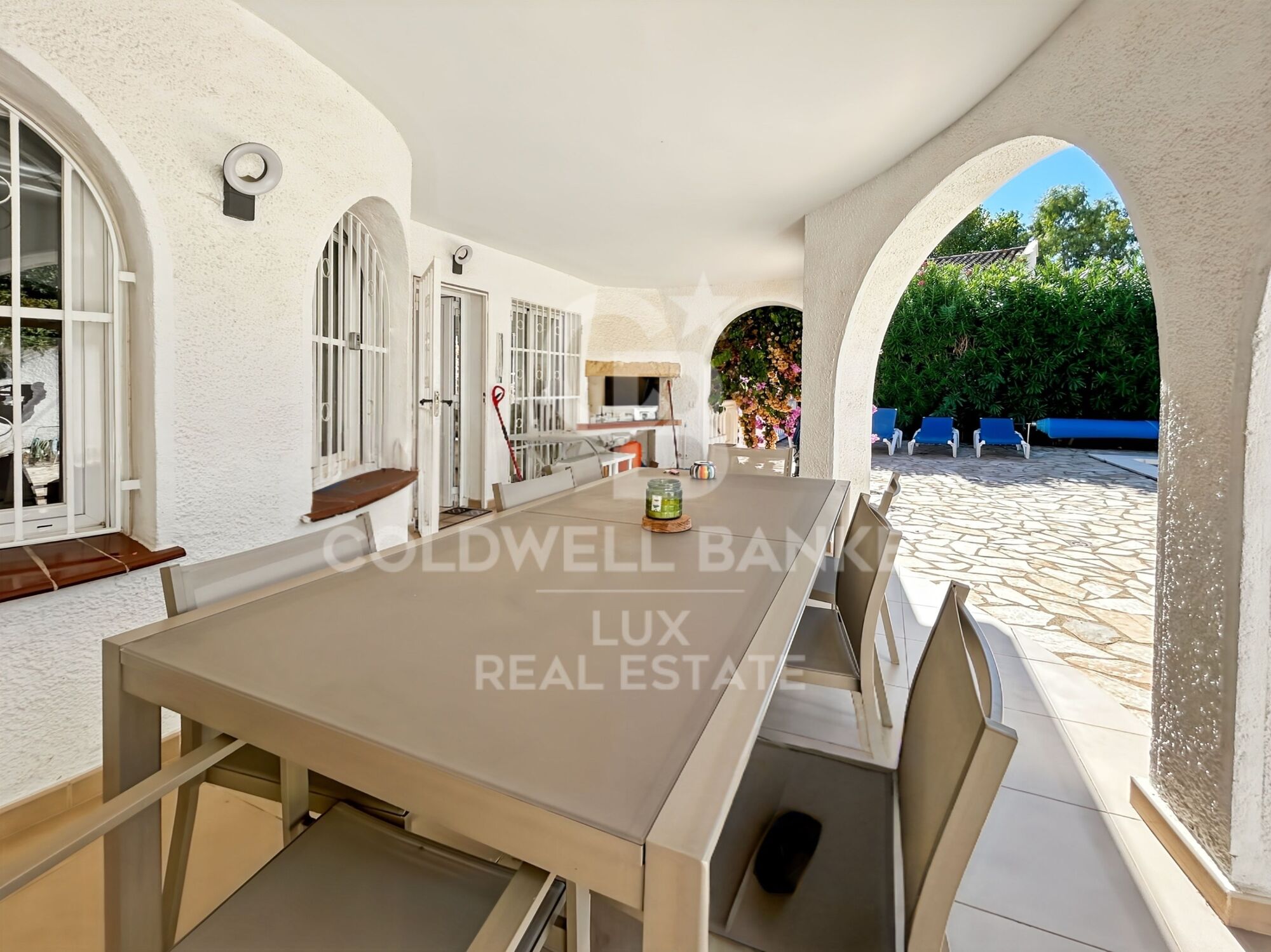 Casa con garaje y estudio independiente en Empuriabrava