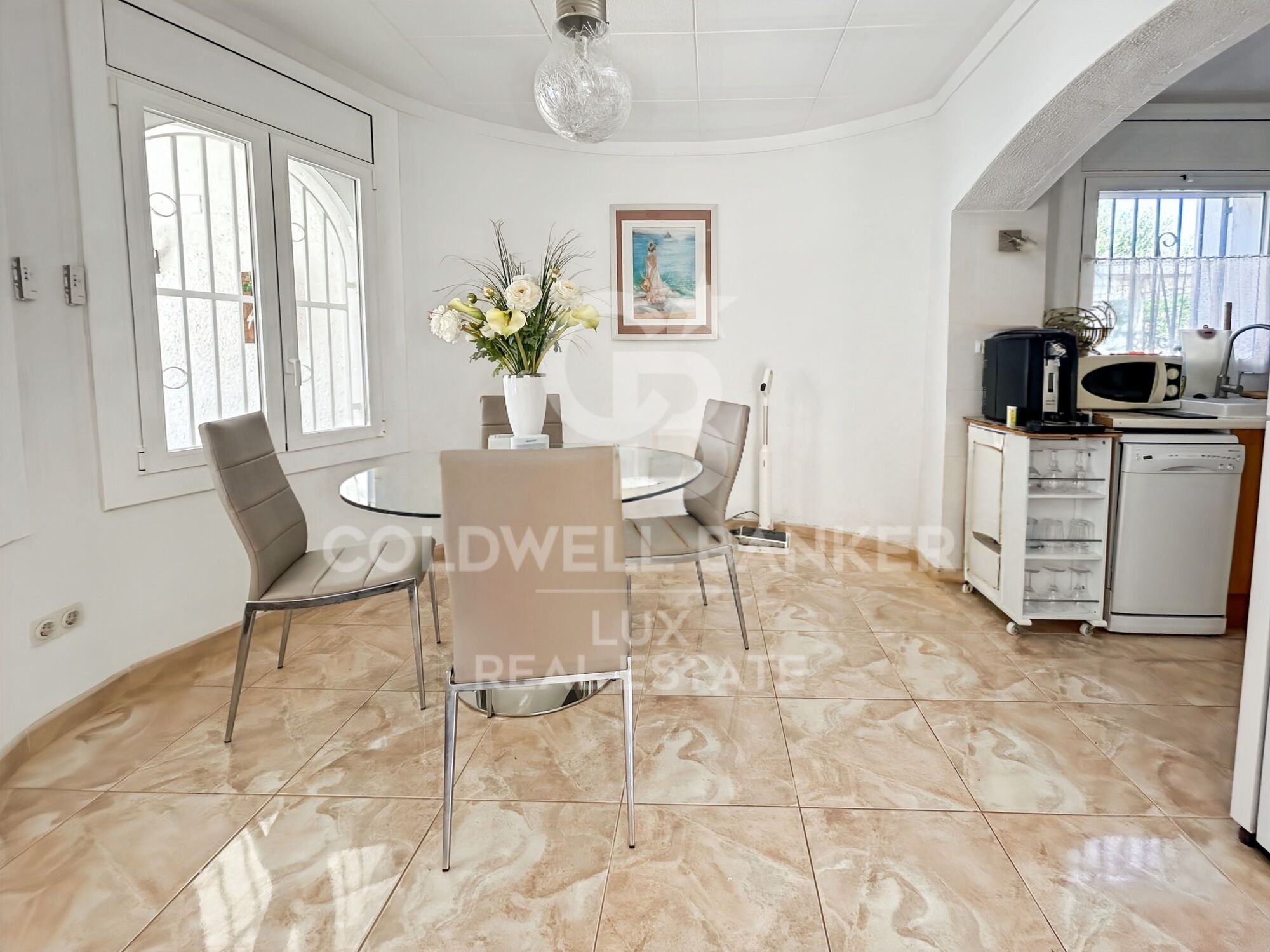 Casa con garaje y estudio independiente en Empuriabrava