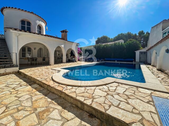 Haus mit Garage und separatem Arbeitszimmer in Empuriabrava