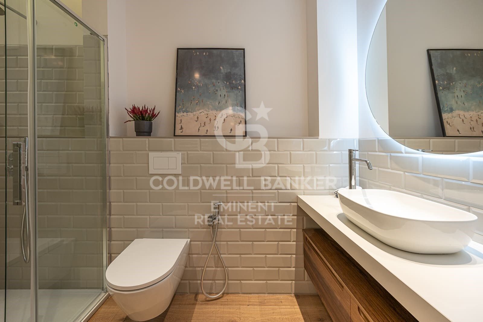 Furnished apartment with charm and functionality, ready to move into, located on Roger de Flor Street with Avenida Diagonal.