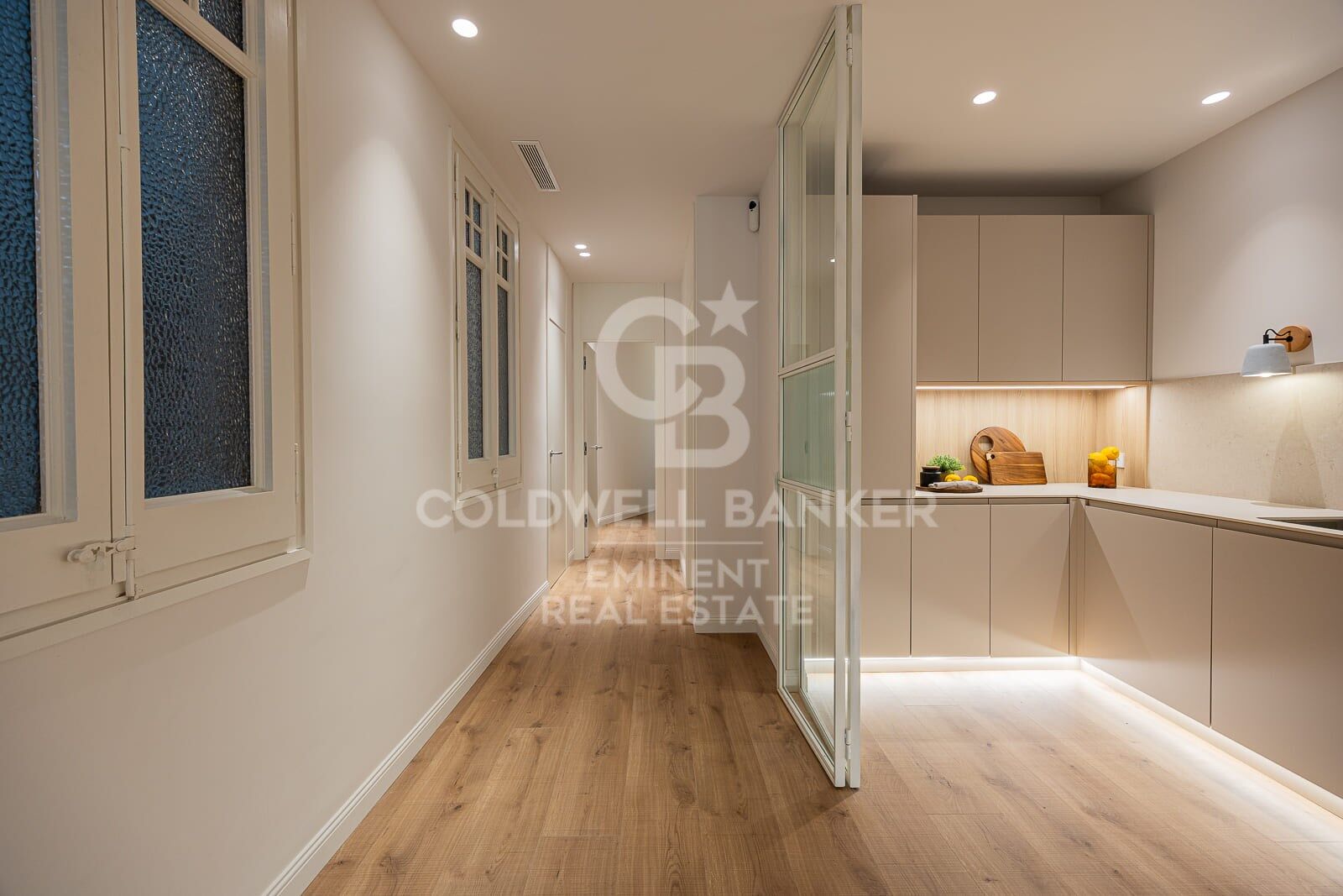 Piso amueblado con encanto y funcionalidad, listo para entrar a vivir en calle Roger de Flor con Avenida Diagonal