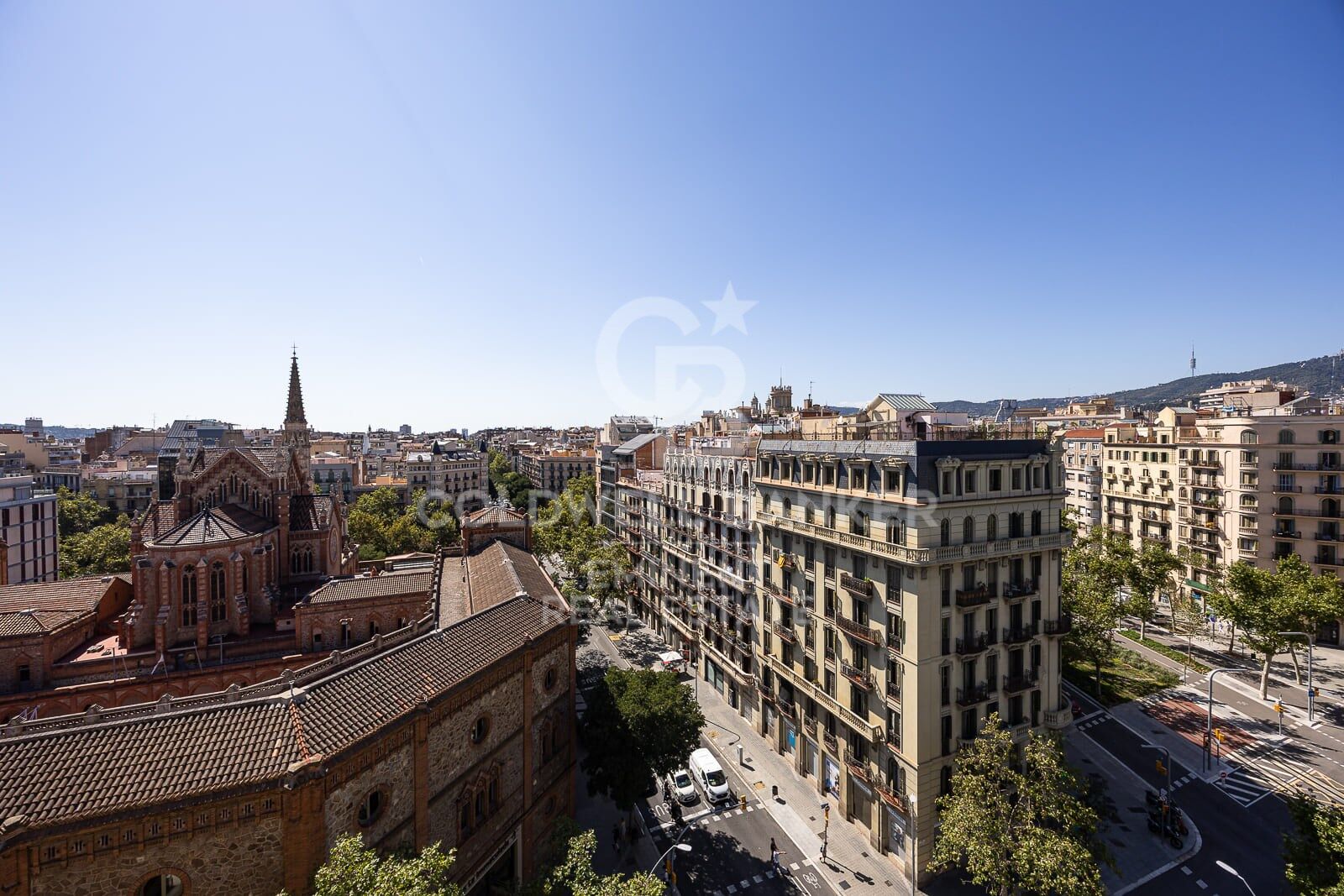 Piso amueblado con encanto y funcionalidad, listo para entrar a vivir en calle Roger de Flor con Avenida Diagonal